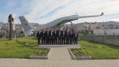 Müdürlerden Akıncı pozu.