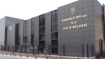 Sabuncu Bakü İlçe Emniyet Müdürlüğü’nün 12. Polis Departmanı çalışanları, silahlı kişilerin yanı sıra ev ve araç hırsızlığı yapanları gözaltına aldı