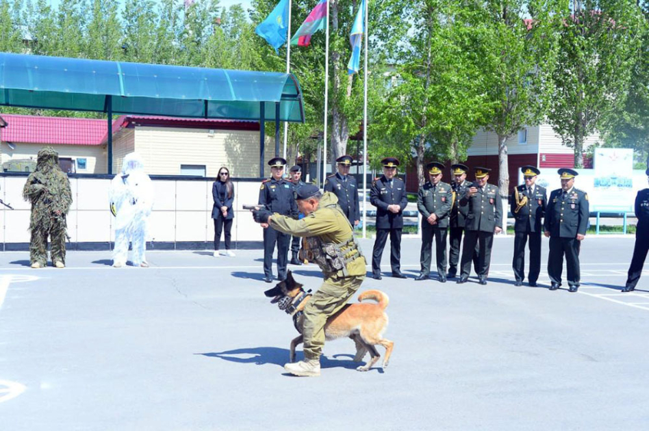 Savunma Bakanlığı heyeti ziyaret kapsamında ayrıca Kazakistan Cumhuriyetinin Devlet Askeri Tarih Müzesi ve Ulusal Müzesi'nin yanı sıra diğer ilgi çekici yerlerde oldu, tarihi anıtları ziyaret etti.