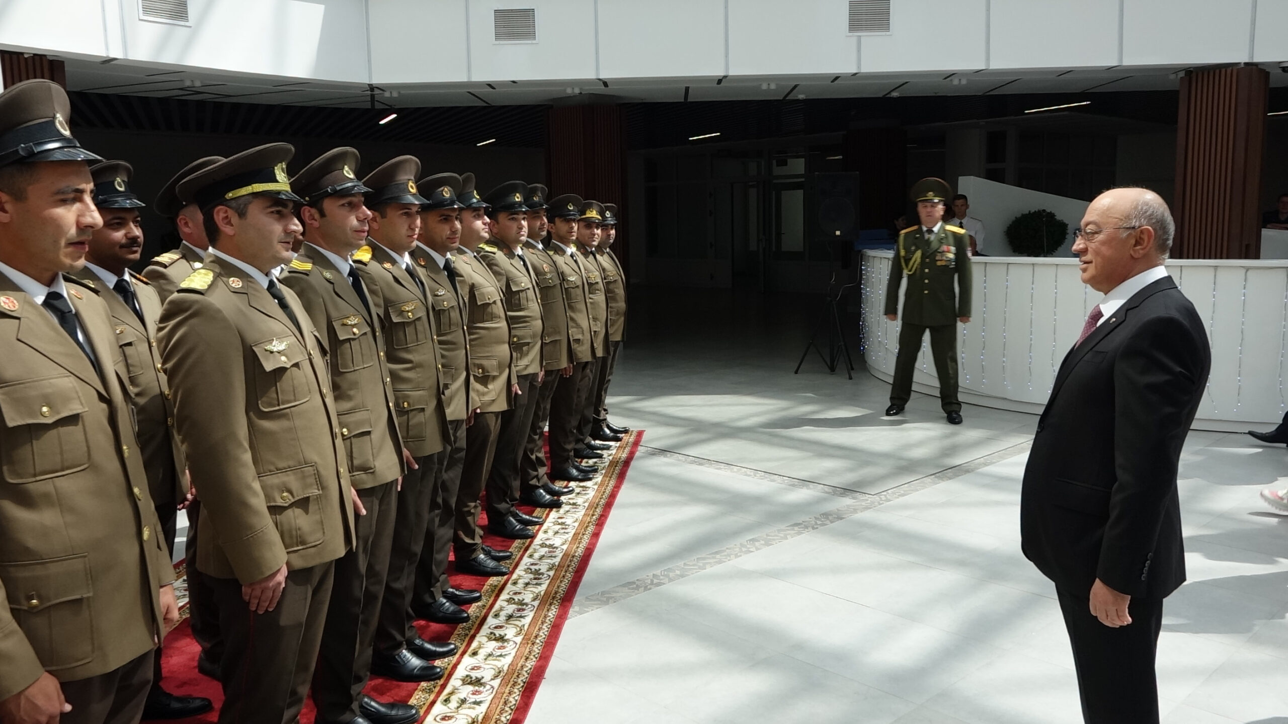 Ziyaret çerçevesinde Azerbaycan Acil Durumlar Bakanlığı heyetinin, Belarus Acil Durumlar Bakanlığı kurumlarının yanı sıra yangın kurtarma tknikleri ve ekipmanları üreten yerel işletmelerin faaliyetleri hakkında bilgi sahibi olduğunu da belirtmek gerekir.
