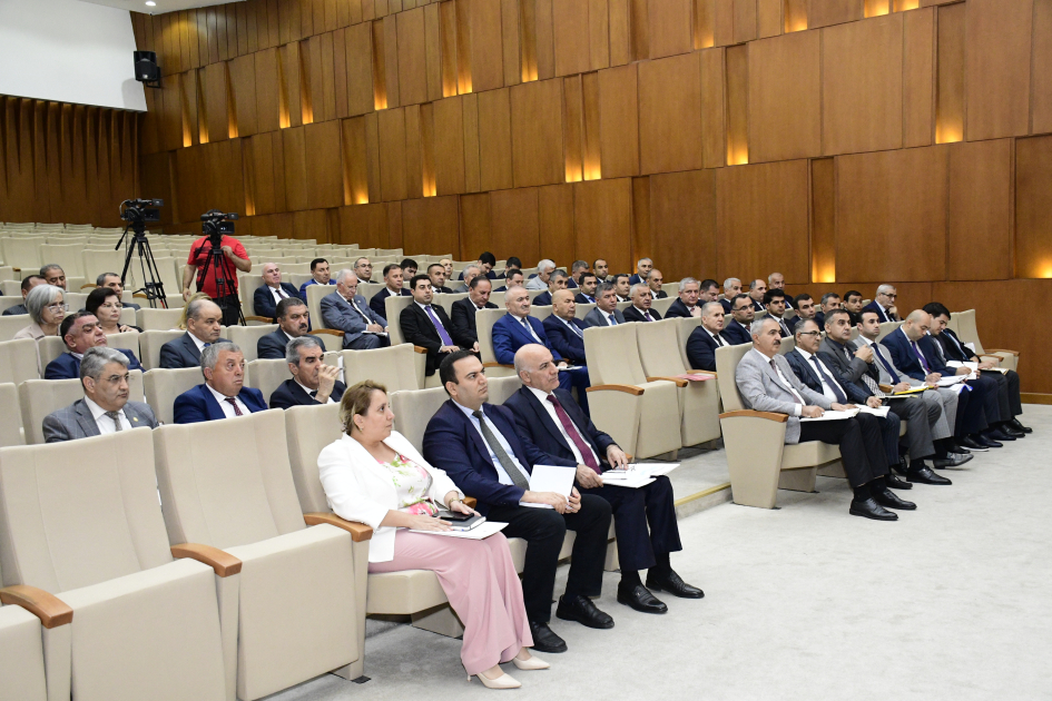 YAP'tan bildirildi ki, toplantıda parti Yönetim Kurulu'nun 3 Temmuz 2024 tarihli kararıyla onaylanan Eylem Planı'na yansıyan ana eylem ve tedbirlere ilişkin olarak geçmiş dönemde yapılan çalışmalar müzakere edildi, uygulama durumlarının analizine göre gelecek döneme spesifik görevler belirlendi, ilgili görev ve önerilerde bulunuldu.