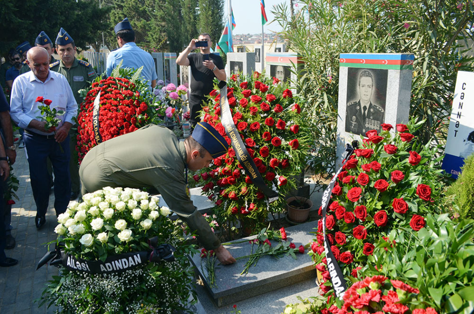 Etkinlikte, halkımızın Milli Lideri Haydar Aliyev'in ve şehitlerimizin aziz hatırası bir dakikalık saygı duruşuyla anıldı ve Azerbaycan Cumhuriyeti İstiklal Marşı çalındı.