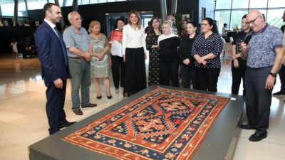 Milli Halı Müzesi’ne 199 yıllık Şuşa halısı hediye edildi