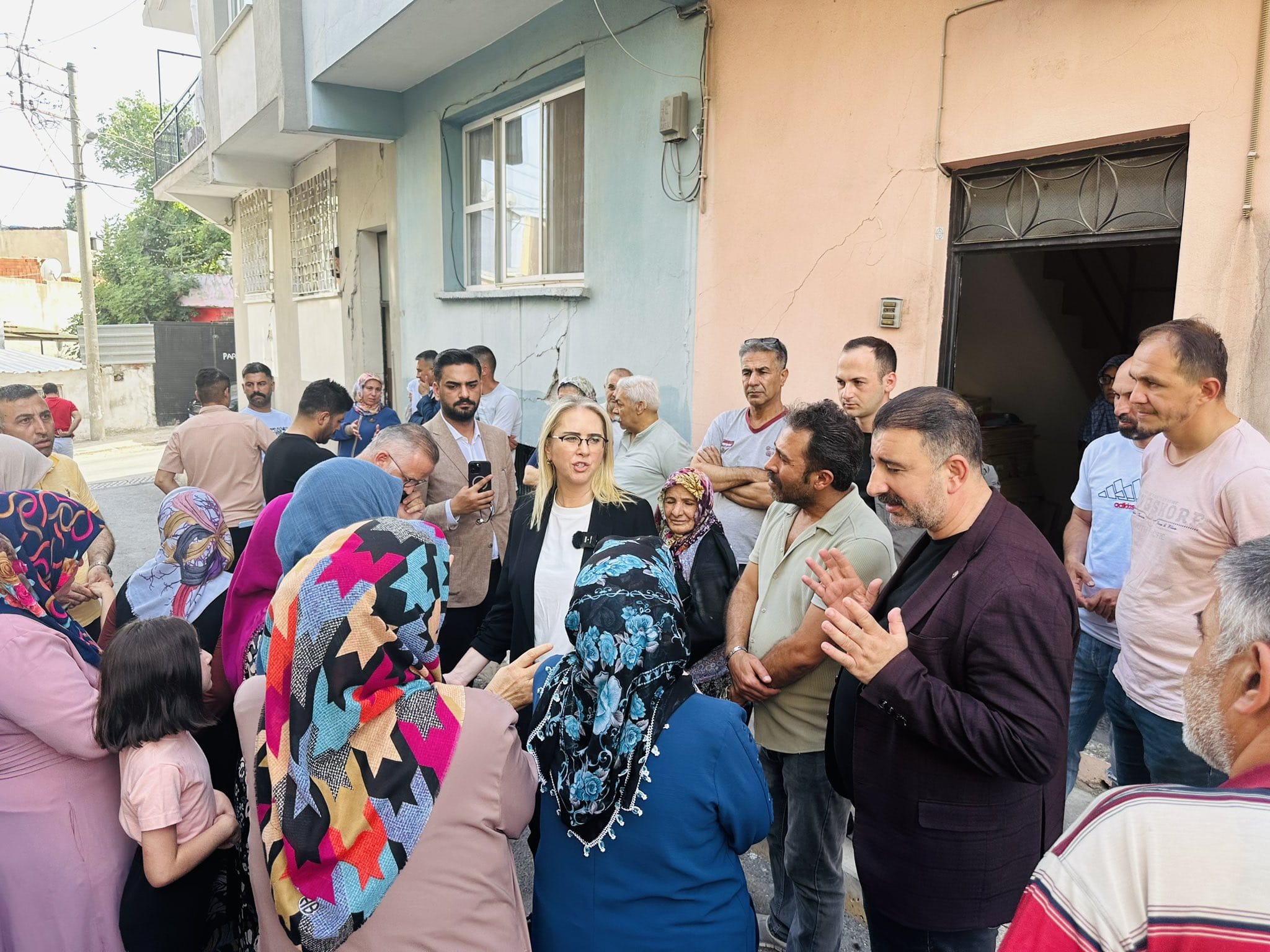 İzmir Büyükşehir Belediyesi tarafından oy birliği ile bütçe ve hukuk komisyonuna sevk edildi.