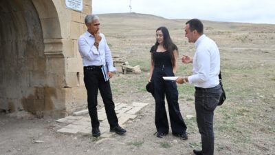 Leyla Aliyeva Şamahı’daki tarihi anıtlarda yapılan çalışmalarla tanıştı