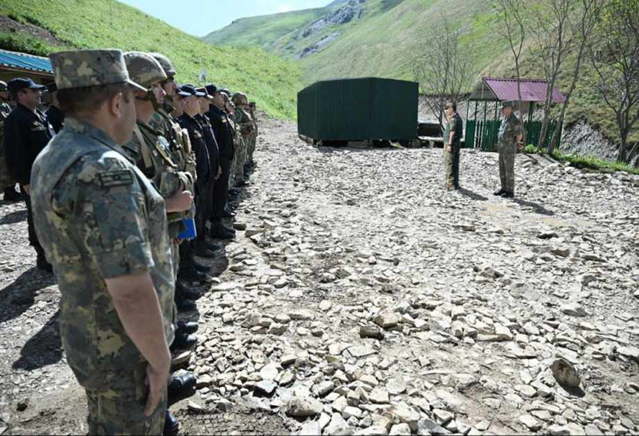 Azerbaycan Savunma Bakanı Albay