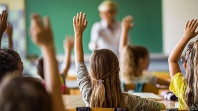 ÖĞRENCİ VELİLERİNİN İSYANI, ÖZEL OKULLARDAKİ FAHİŞ FİYAT ARTIŞI? PEKİ ÇÖZÜM NE?