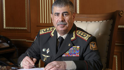 Müdafiə naziri Zəfər Günü münasibətilə