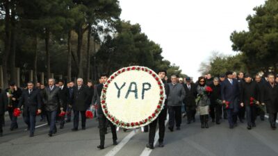 Yeni Azərbaycan Partiyasının nümayəndələri Şəhidlər xiyabanını ziyarət ediblər