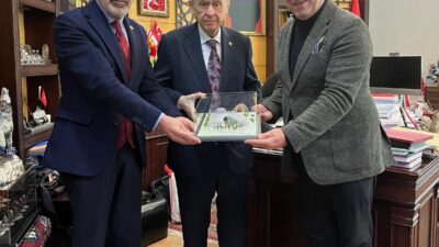 Cemevi Külliyesi Maketi Türk Dünyasının Bilge Lideri Devlet Bahçeli’ye Takdim Edildi