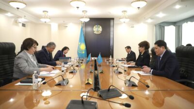 TÜRKSOY Genel Sekreteri Sultan Raev Kazakistan Kültür ve Enformasyon Bakanı Aida Balaeva ile görüştü.