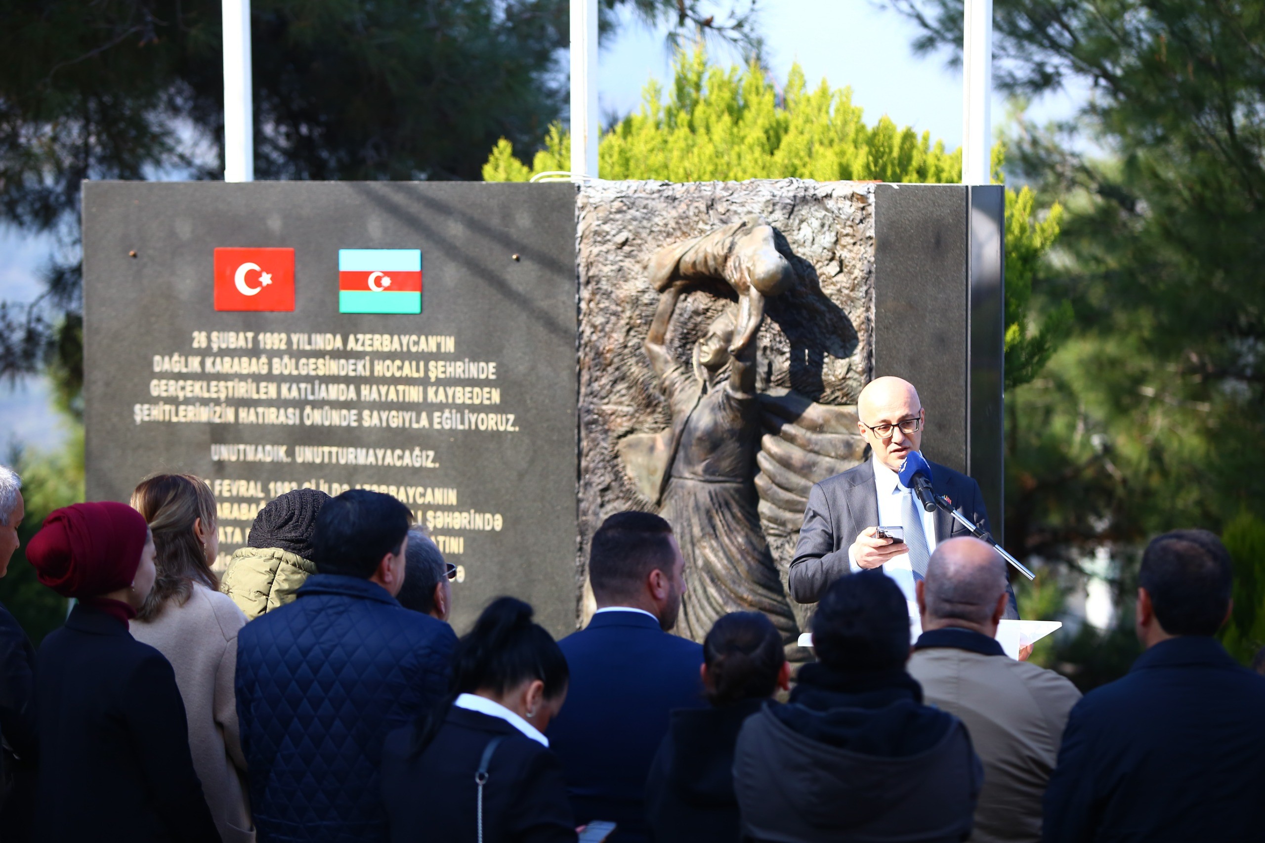 Hocalı Şehitleri Karabağlar’da anıtı başında anıldı