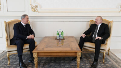 Prezident İlham Əliyev Türkiyə parlamentinin Milli müdafiə komissiyasının sədrini qəbul edib