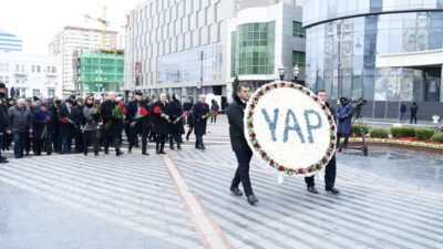 Yeni Azərbaycan Partiyasının nümayəndələri Xocalı soyqırımı abidəsini ziyarət ediblər