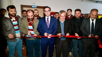 Tokat Belediye Başkanı Mehmet Kemal Yazıcıoğlu babasının okulunda kütüphane açtı