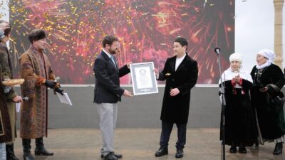 TÜRKSOY’un “2025 Türk Dünyası Kültür Başkenti” ilan ettiği Aktau’da Guinness rekoru kırıldı