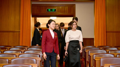 Azərbaycanın birinci xanımı Mehriban Əliyeva, qızı Leyla Əliyeva və digər ailə üzvləri Pekində Böyük Xalq Sarayı ilə tanış olublar