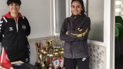 Bornovagücü Spor Kulübü’nde Kadın Antrenörlerden Büyük Başarı: Kadınlar Futbolda da Varız Diyor!