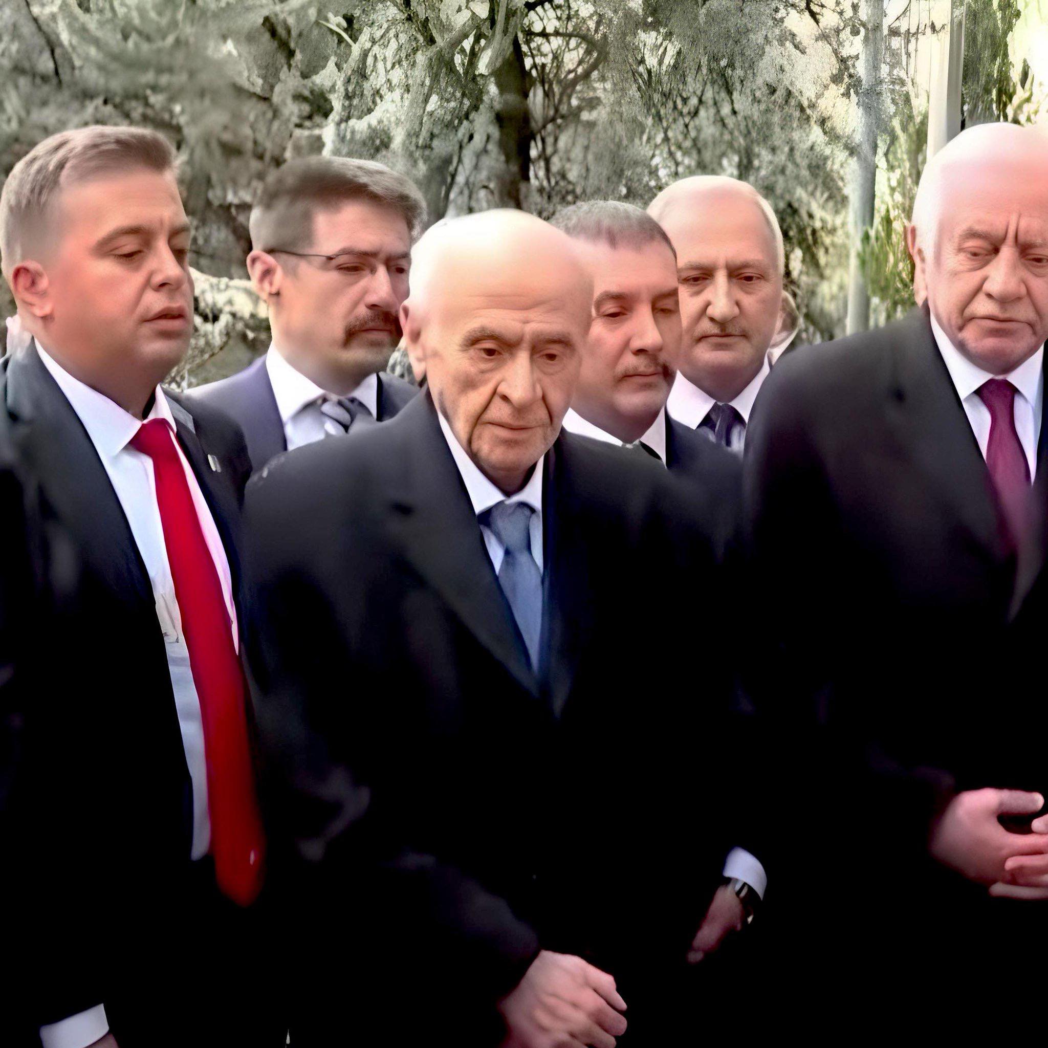 MHP Lideri Bahçeli’den önce Alparslan Türkeş’in kabrine ziyaret, sonra MHP Genel Merkezi’nde coşkulu karşılama