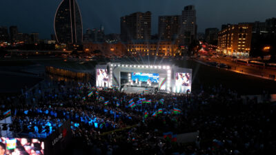 Heydər Əliyev Mərkəzinin parkında Milli Qurtuluş Günü münasibətilə konsert olub