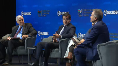 Hikmət Hacıyev: Ermənistan ilk mühüm addımı Zəngəzur dəhlizi istiqamətində atmalıdır